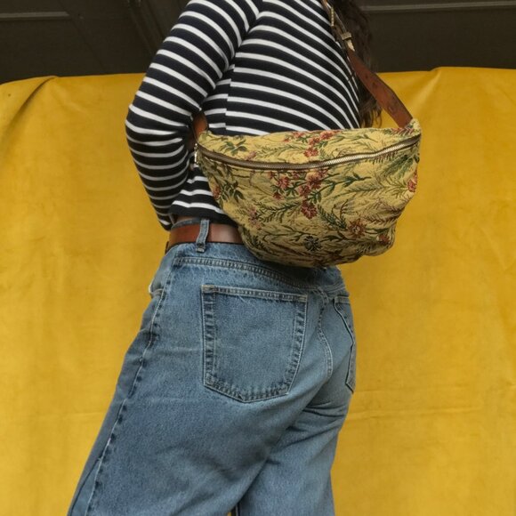 Handmade tapestry fanny pack/belt bag - Picture 3 of 10